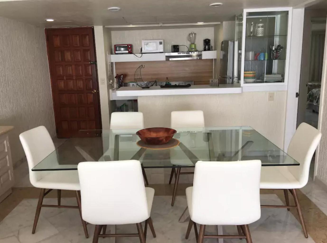 Beachfront Getaway Condo Канкун Номер фото