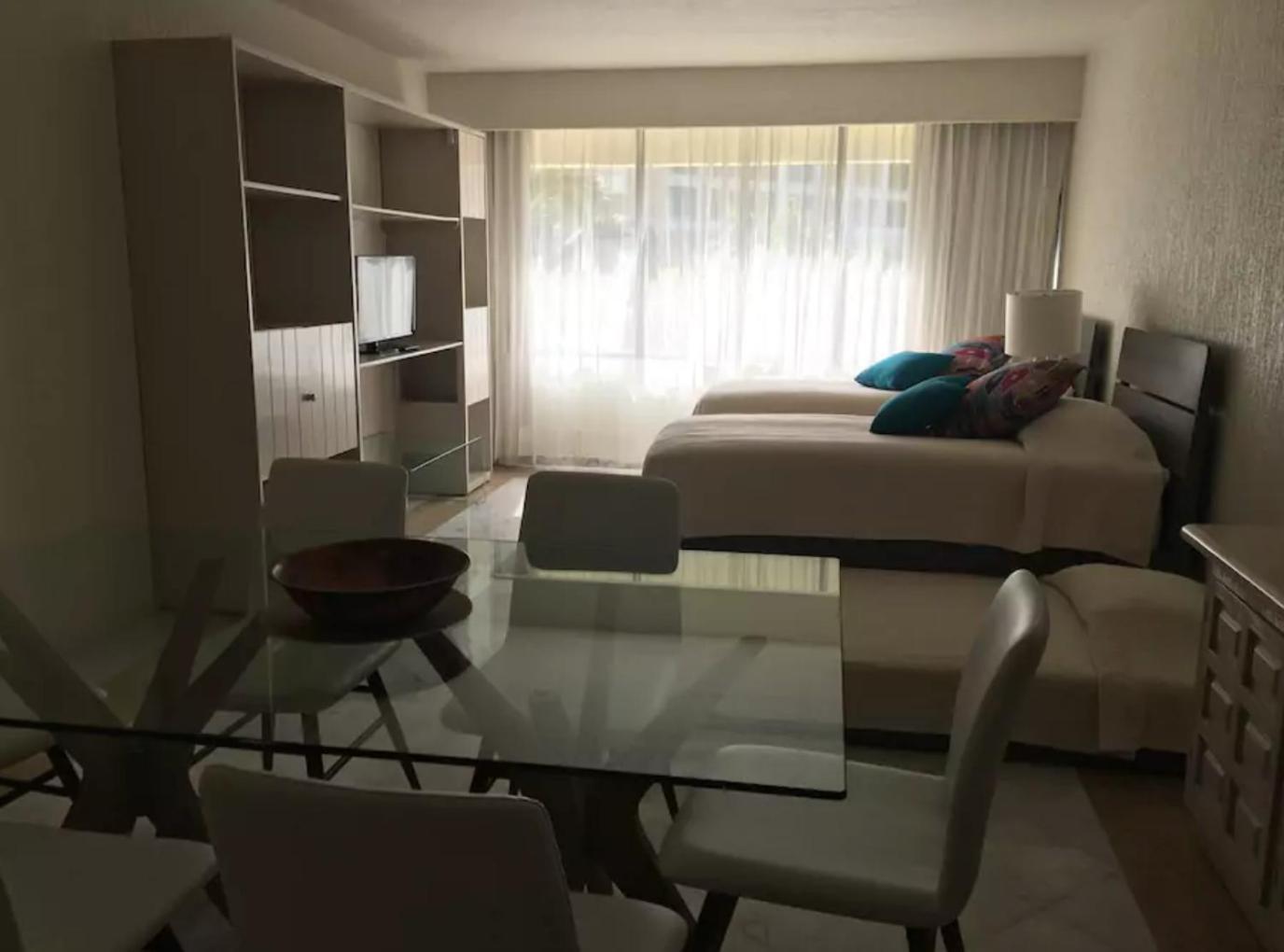 Beachfront Getaway Condo Канкун Номер фото