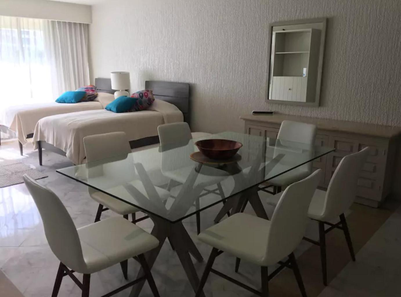 Beachfront Getaway Condo Канкун Номер фото